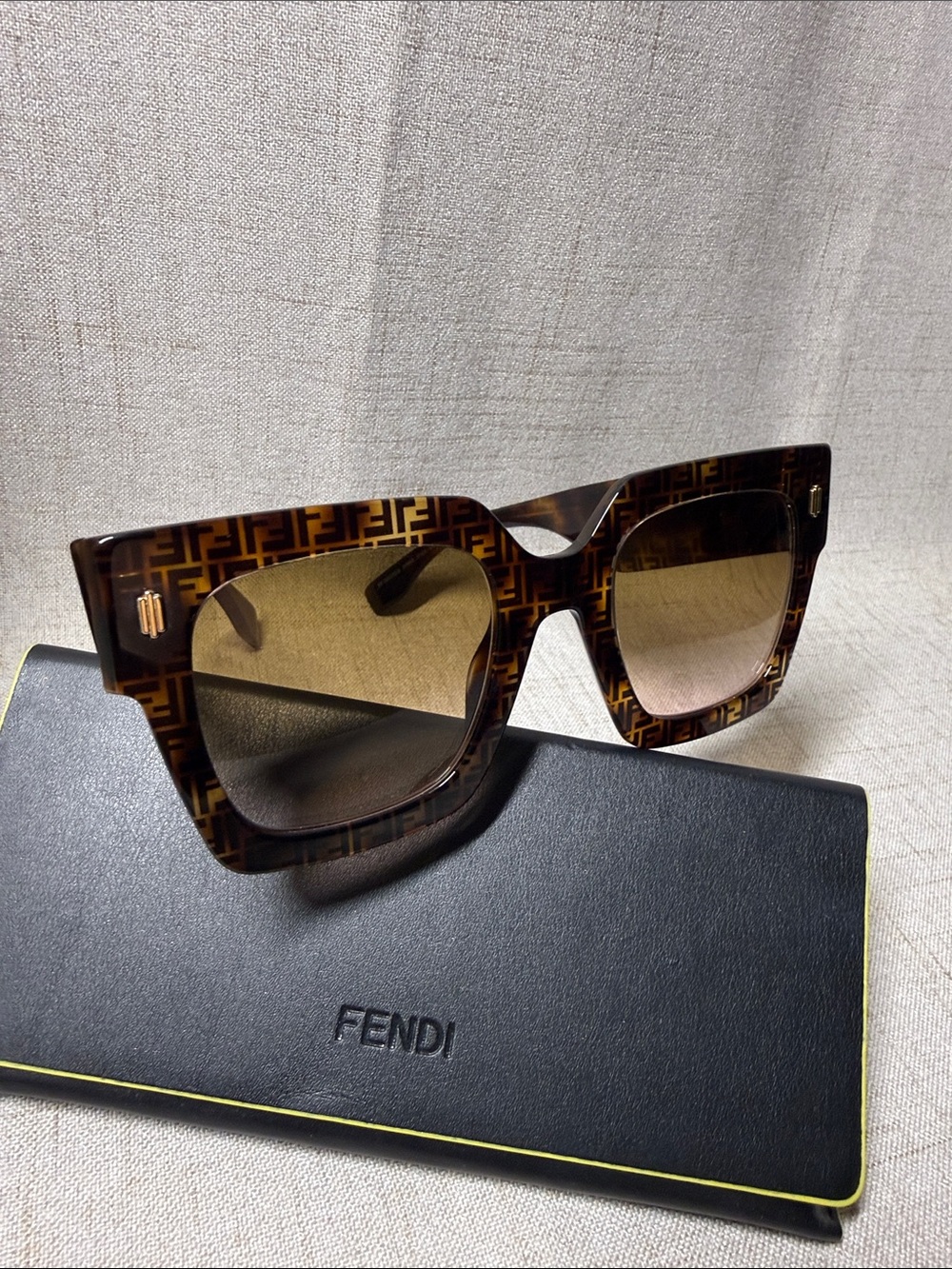 Fendi Tortoiseshell FF Pattern Oversized Square Sunglasses - Picture 6 of 8